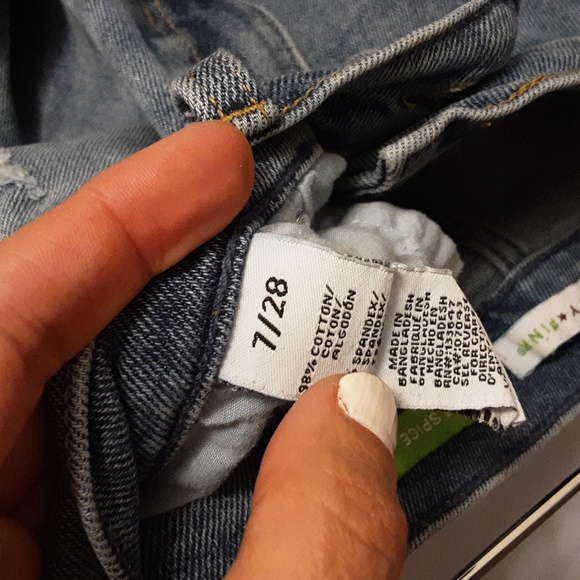 Celebrity pink - ripped jeans ๐ - Picture 8 of 8